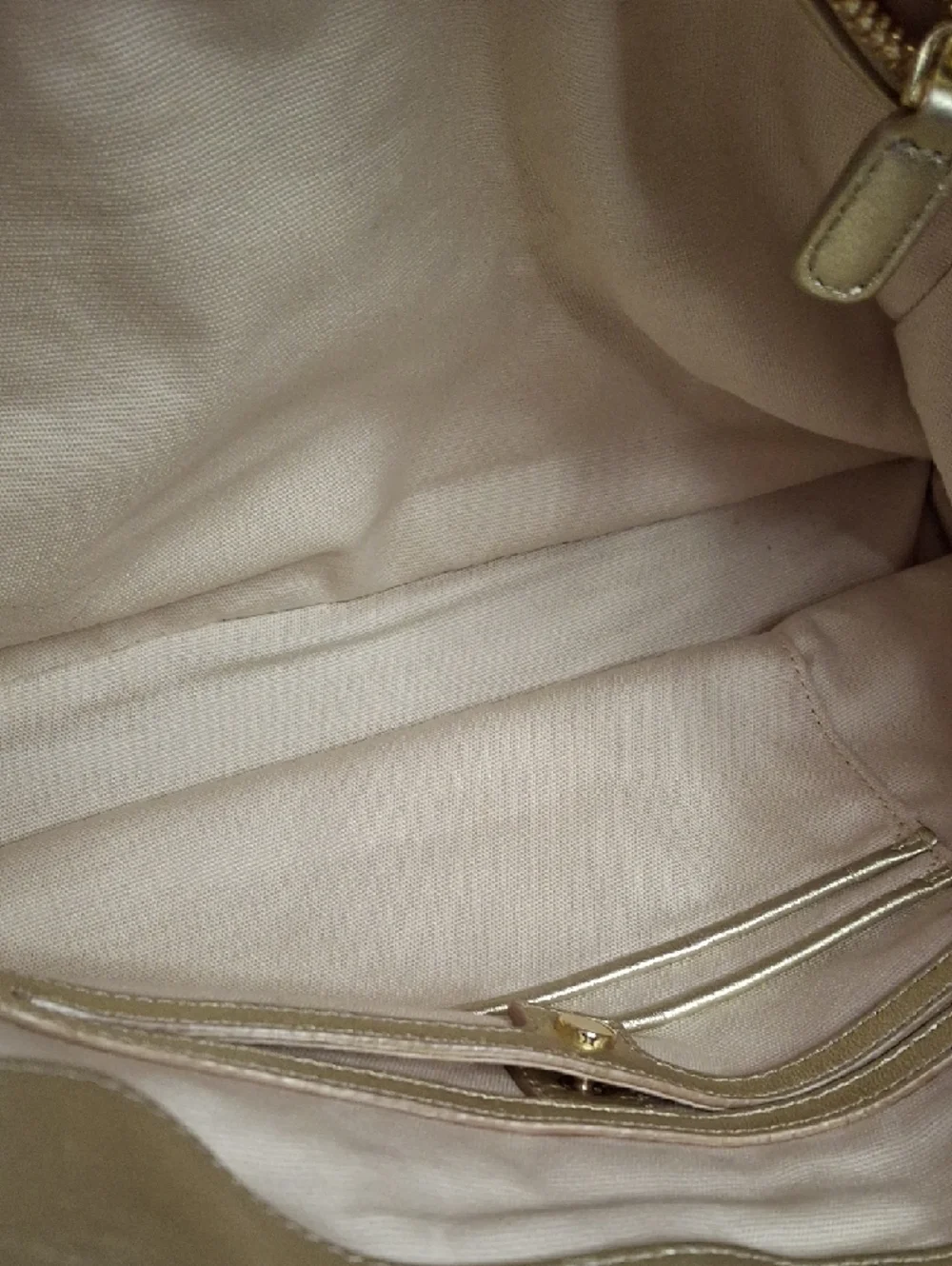 EUC Tory Burch Gold Raffia Shoulder Tote with Tassel - Picture 9 of 10